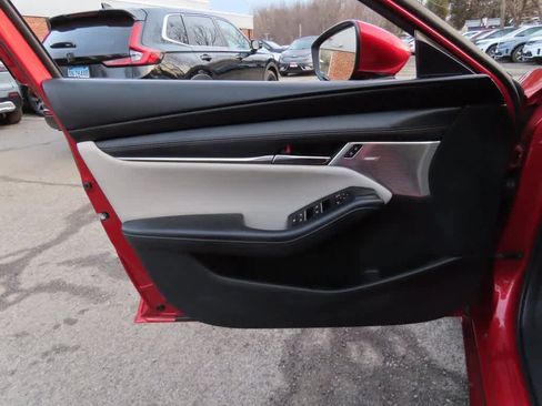 Used 2020 MAZDA MAZDA3 Hatchback w/ Preferred Package image 15