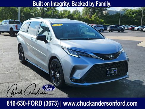 Used 2023 Toyota Sienna XSE image 4