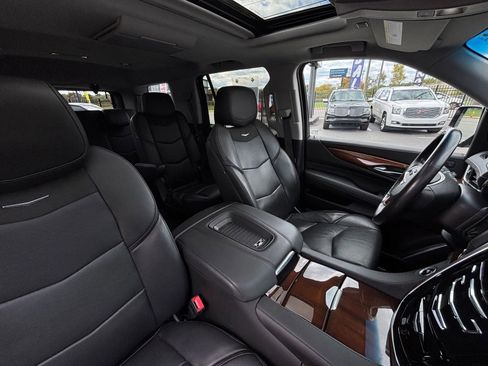 Used 2019 Cadillac Escalade Premium Luxury image 37