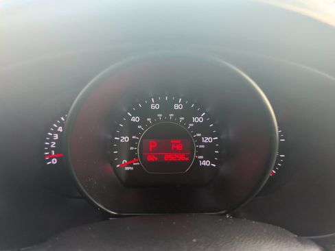 Used 2015 Kia Soul ! FWD image 12