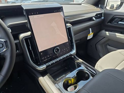New 2026 GMC Yukon XL Elevation w/ Elevation Premium Package AWD/4WD image 30