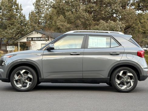 Certified 2023 Hyundai Venue SEL image 8