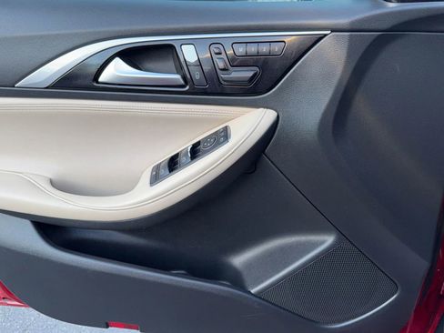 Used 2017 INFINITI QX30 Premium w/ Navigation Package image 13