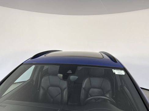 Certified 2018 Porsche Macan AWD/4WD image 17
