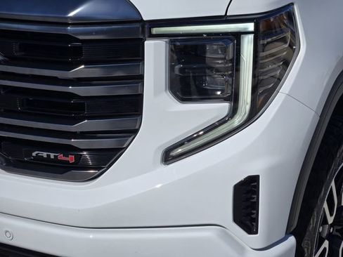Used 2024 GMC Sierra 1500 AT4 w/ Technology Package AWD/4WD image 10