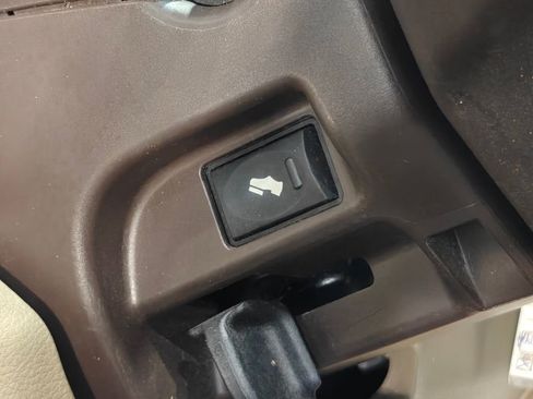 Used 2011 RAM 1500 Laramie w/ Protection Group image 13