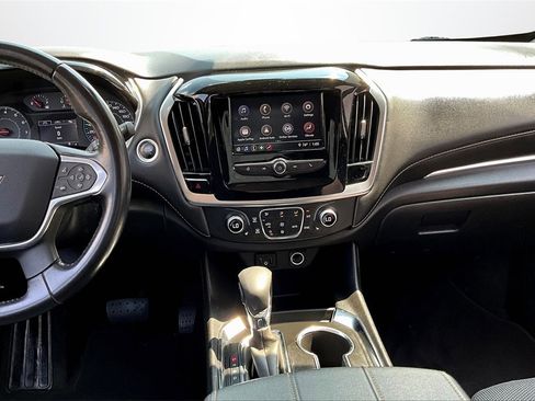 Used 2021 Chevrolet Traverse LT image 9
