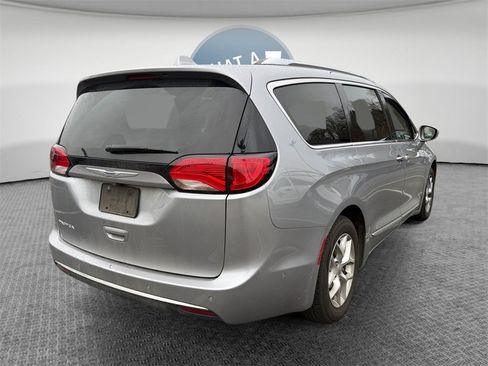 Used 2020 Chrysler Pacifica Touring-L Plus w/ Tire & Wheel Group image 3