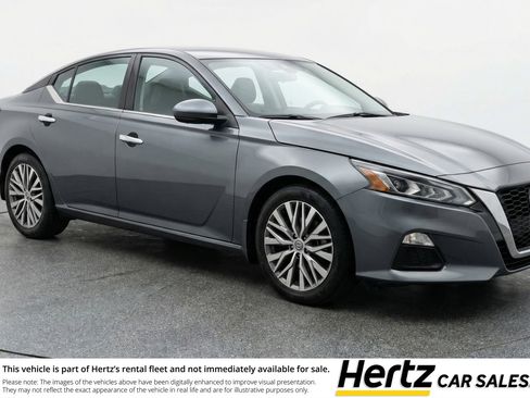 Used 2025 Nissan Altima 2.5 SV image 1