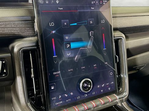 Certified 2025 GMC Yukon AT4 Ultimate AWD/4WD image 14