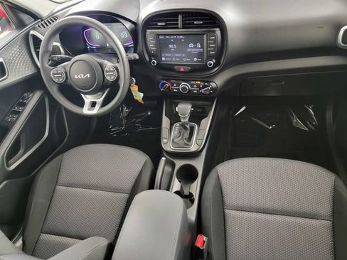 Used 2025 Kia Soul LX w/ LX Technology Package FWD image 31