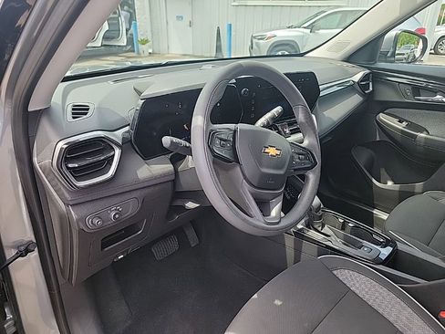 Used 2025 Chevrolet TrailBlazer LT AWD/4WD image 9