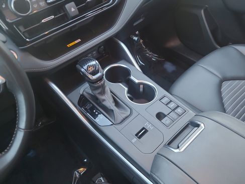 Certified 2024 Toyota Highlander XSE image 21