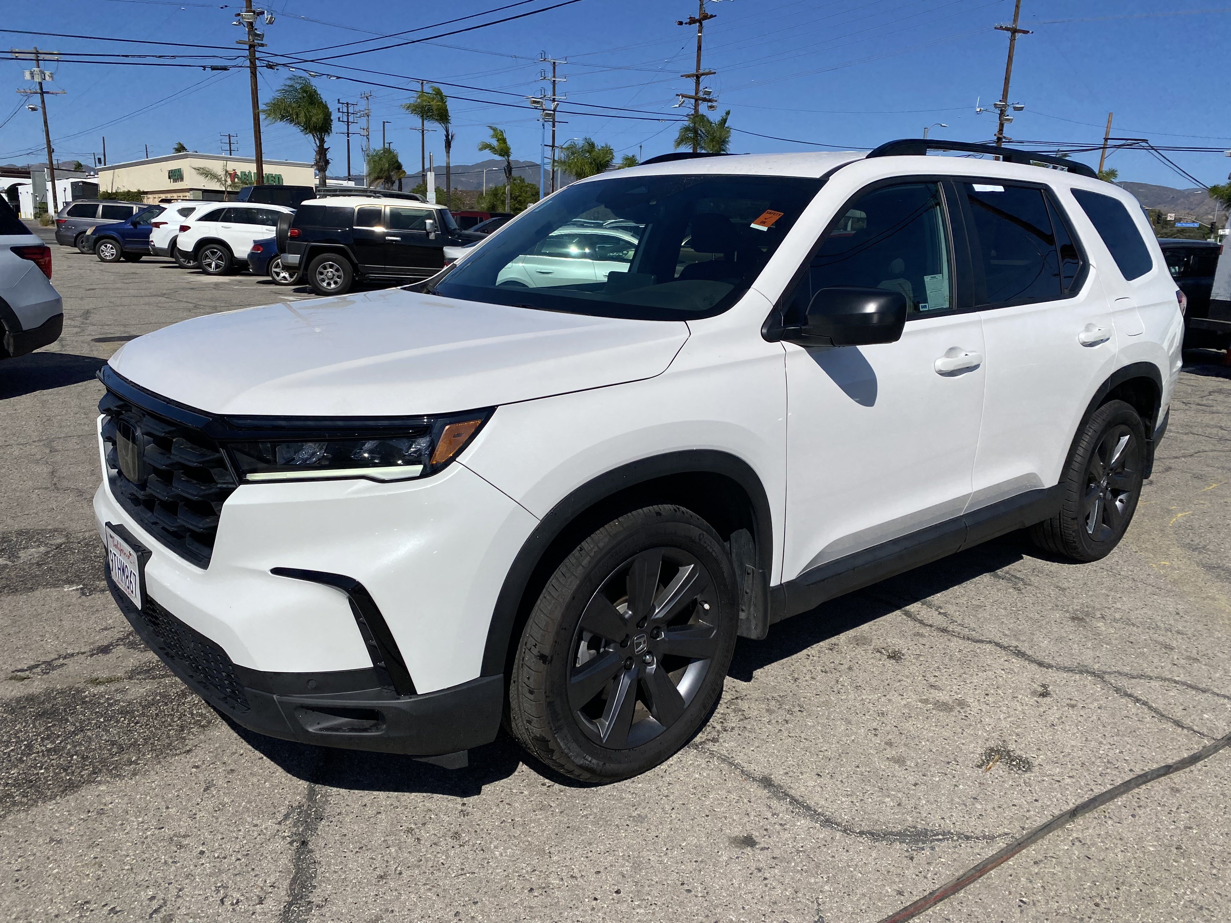 Used 2025 Honda Pilot Sport image 2