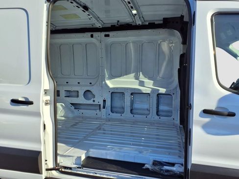New 2026 Ford Transit 250 148 Medium Roof RWD image 31