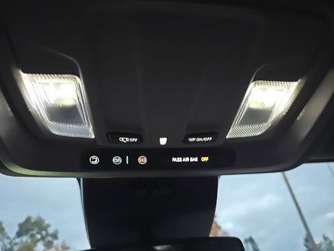 Used 2023 Chevrolet Silverado 1500 LT image 23