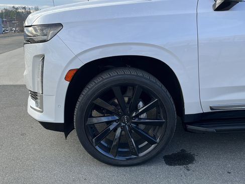 Used 2021 Cadillac Escalade Premium Luxury image 12