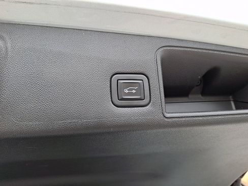 Used 2021 GMC Terrain SLT image 31