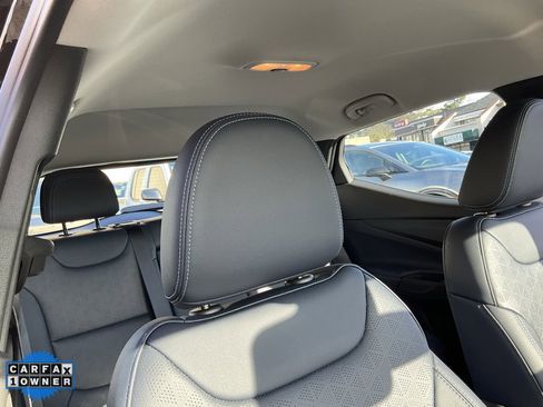 Used 2022 Chevrolet Bolt EUV LT w/ Convenience Package image 59