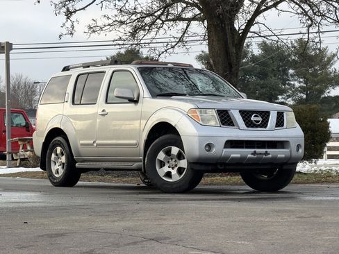 Used 2006 Nissan Pathfinder SE w/ (P01) Se Premium Pkg image 1