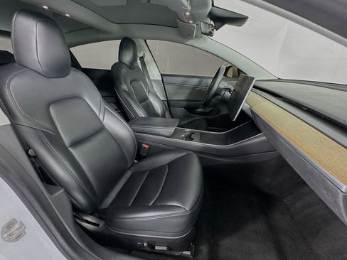 Used 2019 Tesla Model 3 Standard Range image 28