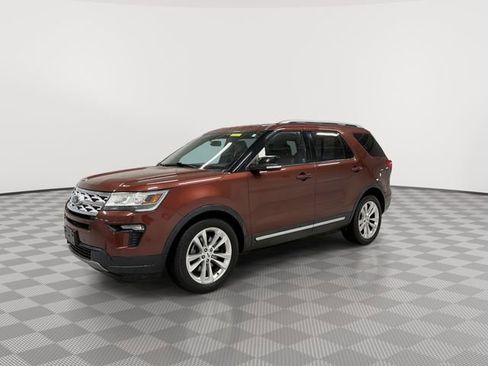 Used 2018 Ford Explorer XLT w/ Equipment Group 202A image 5