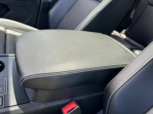 Used 2020 Volkswagen Atlas Cross Sport SE w/ Panoramic Sunroof Package FWD image 38