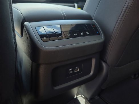 New 2025 Nissan Pathfinder SV w/ SV Premium Package image 10