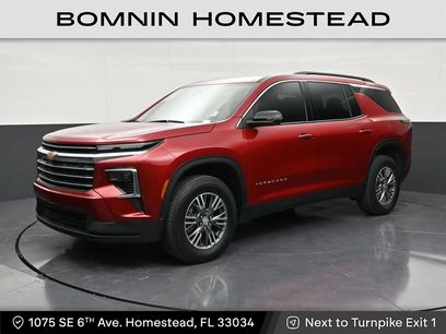 Used 2025 Chevrolet Traverse LT