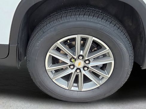 Used 2023 Chevrolet Traverse LT AWD/4WD image 9