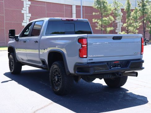 Used 2025 Chevrolet Silverado 2500 ZR2 AWD/4WD image 7