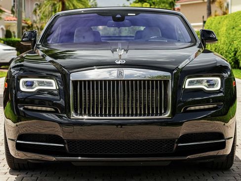 Used 2019 Rolls-Royce Dawn RWD image 13