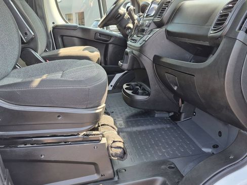 Used 2025 RAM ProMaster 2500 FWD image 25