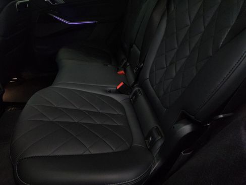 Used 2025 BMW X7 xDrive40i w/ Premium Package image 23