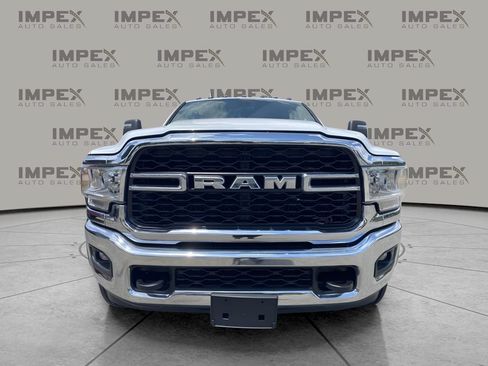 Used 2024 RAM 5500 Tradesman w/ Chrome Appearance Group AWD/4WD image 9