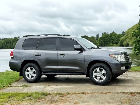 Used 2011 Toyota Land Cruiser w/ Upgrade Pkg AWD/4WD image 4
