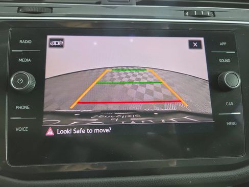 Used 2021 Volkswagen Tiguan SE w/ Panoramic Sunroof Package AWD/4WD image 35