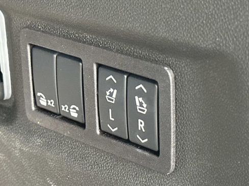 Certified 2026 Chevrolet Suburban High Country AWD/4WD image 10