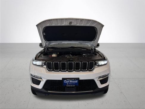 Used 2023 Jeep Grand Cherokee Limited w/ Trailer Tow Prep Group (B) AWD/4WD image 4