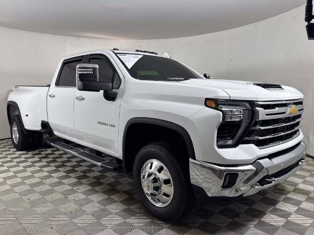 Used 2025 Chevrolet Silverado 3500 LTZ w/ LTZ Plus Package AWD/4WD image 1
