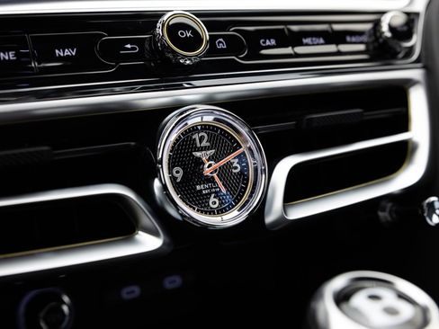 Used 2025 Bentley Flying Spur Plug-In Hybrid image 33