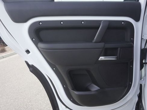 New 2026 Land Rover Defender 110 X-Dynamic SE image 28