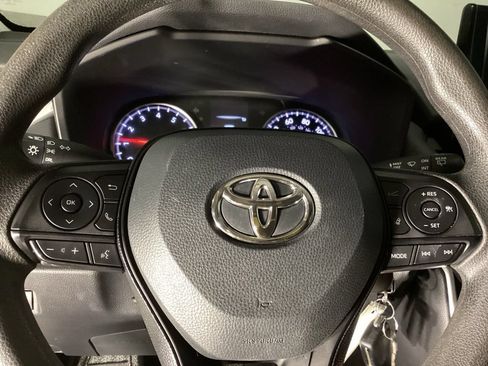 Used 2021 Toyota RAV4 LE AWD/4WD image 16