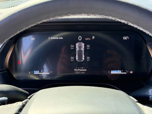 Certified 2024 Jeep Grand Cherokee Limited w/ Black Appearance Package AWD/4WD image 13