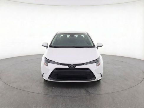 Used 2025 Toyota Corolla LE image 6