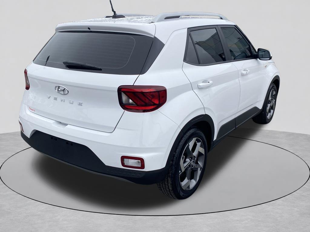 Used 2025 Hyundai Venue SEL FWD image 14