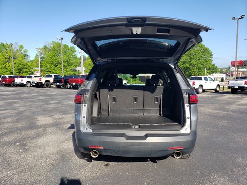 Used 2023 Chevrolet Traverse RS w/ LPO, Floor Liner Package FWD image 9