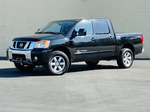 Used 2010 Nissan Titan SE w/ SE Value Truck Pkg AWD/4WD image 4
