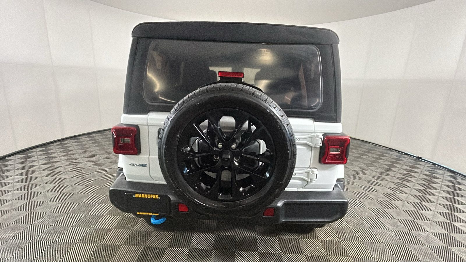 Used 2024 Jeep Wrangler Unlimited Sahara AWD/4WD image 4