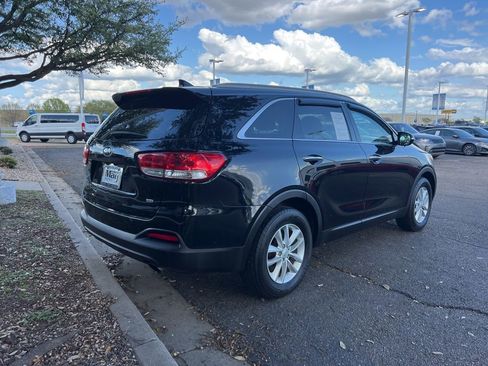 Used 2018 Kia Sorento LX image 7